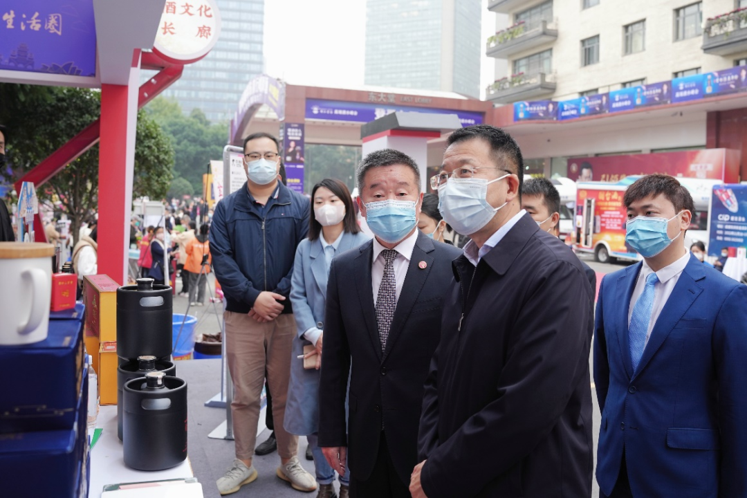 ag尊龙登陆入口z6mg集团领导赴2022锦江宾馆酒类商务洽谈会现场检查指导工作
